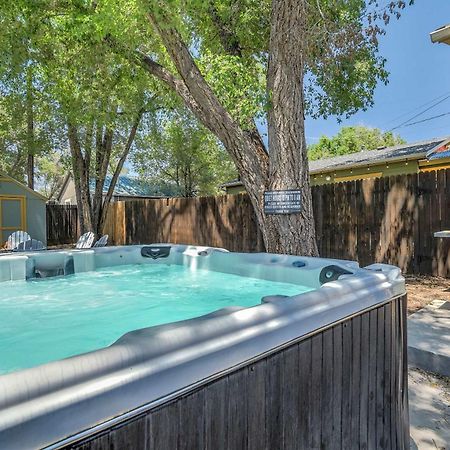 הוילה קולורדו ספרינגס The Vibrant Victorian Hot Tub & Fire Pit In Occ מראה חיצוני תמונה