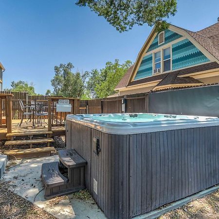 הוילה קולורדו ספרינגס The Vibrant Victorian Hot Tub & Fire Pit In Occ מראה חיצוני תמונה