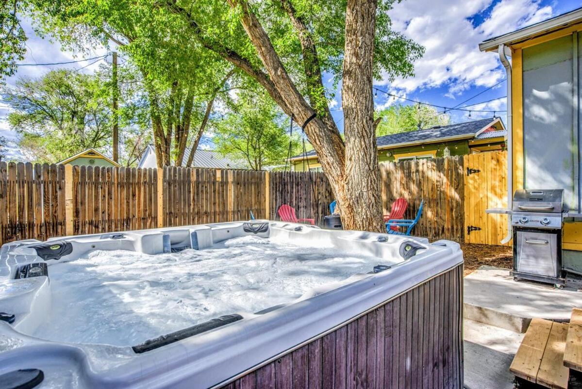 הוילה קולורדו ספרינגס The Vibrant Victorian Hot Tub & Fire Pit In Occ מראה חיצוני תמונה