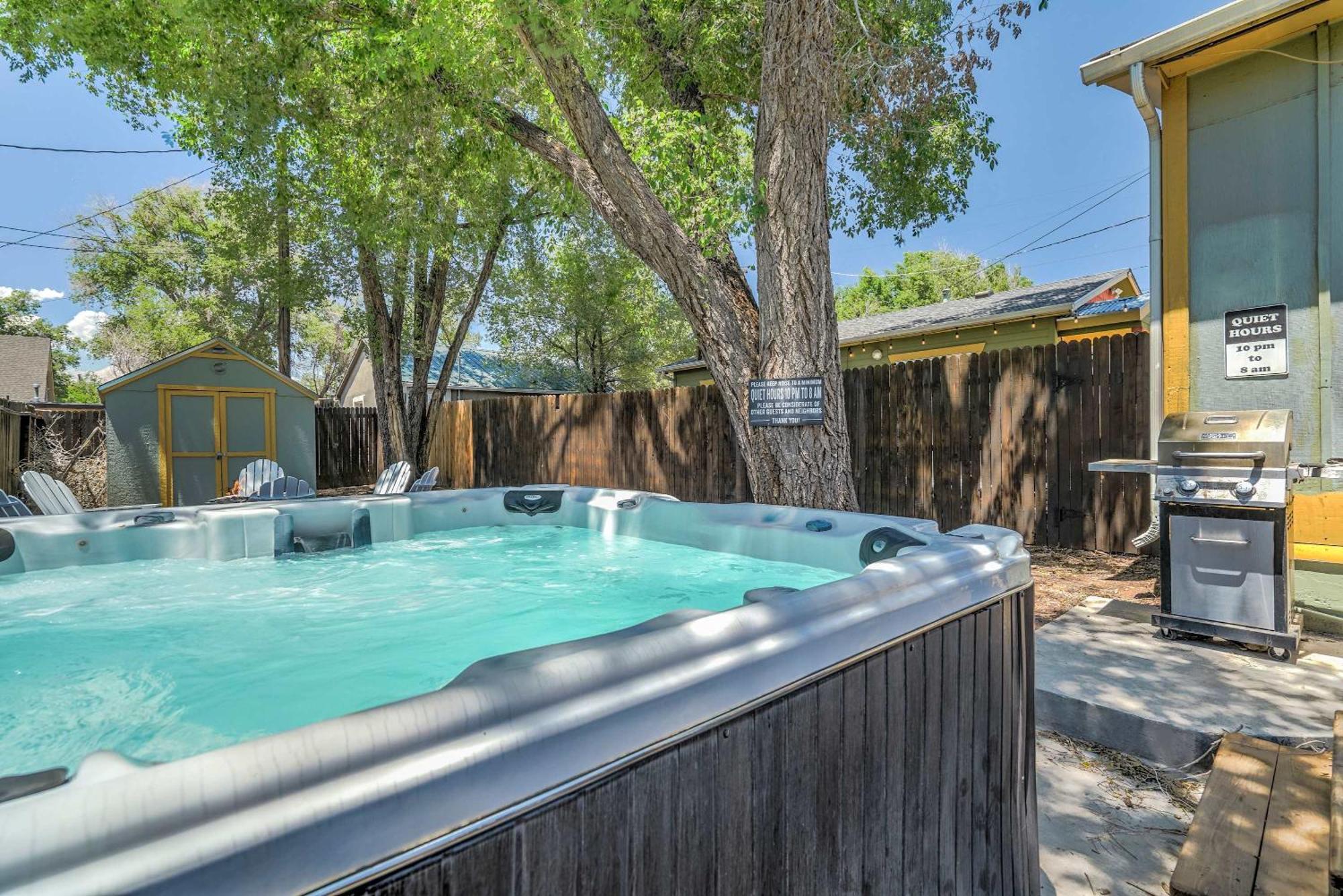 הוילה קולורדו ספרינגס The Vibrant Victorian Hot Tub & Fire Pit In Occ מראה חיצוני תמונה